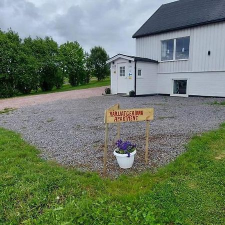 Varjjatgeainu Apartment Nesseby Varangerbotn Eksteriør billede