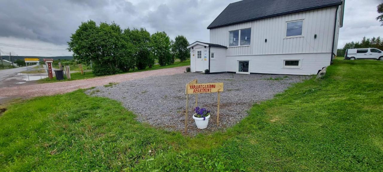 Varjjatgeainu Apartment Nesseby Varangerbotn Eksteriør billede